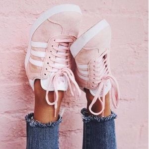 🌸 Rare Pink Suede Adidas🌸